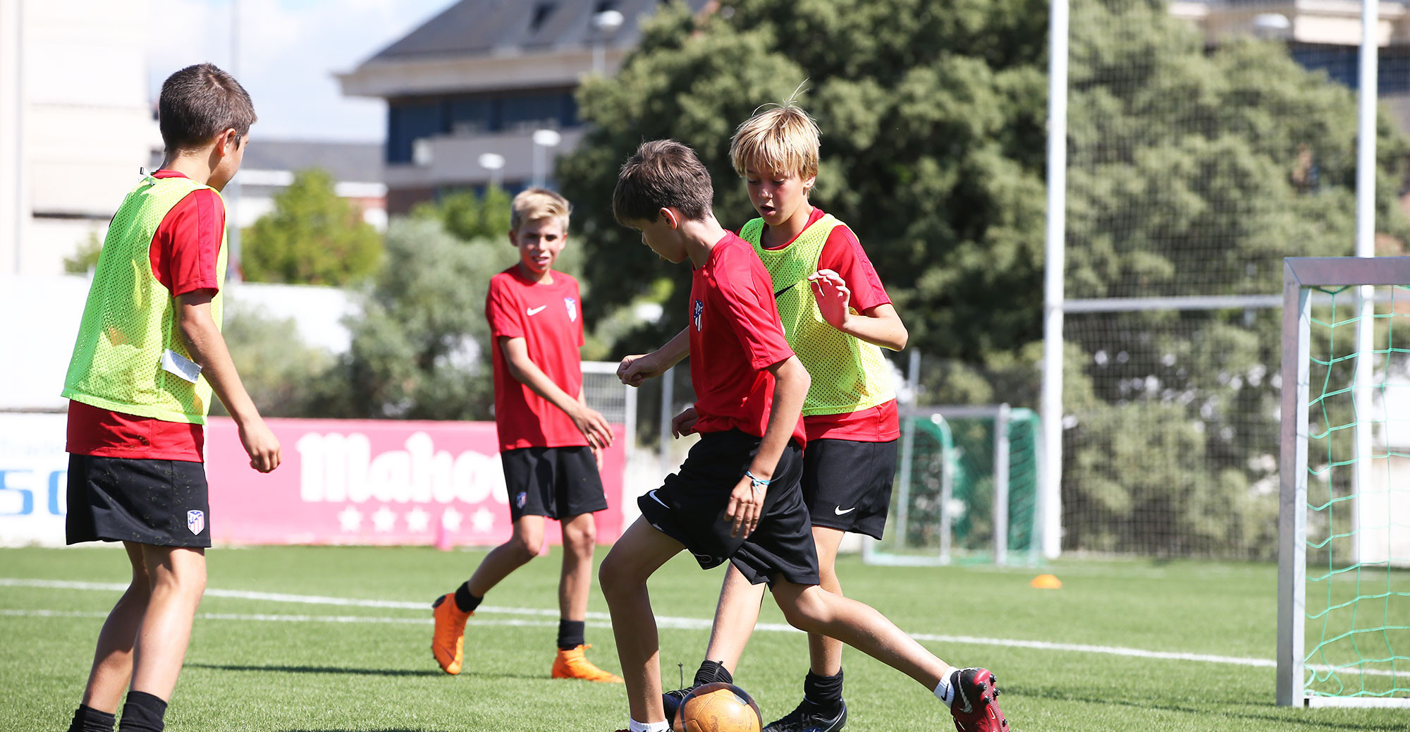 Campamento de Inglés y fútbol en verano Atlético de Madrid
